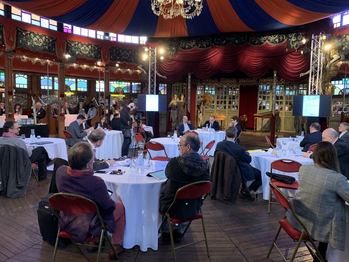 REUNIR investit la transition énergétique : le cas de l'hydrogène
Retrouvez le compte-rendu de la table ronde organisée le 6 février dernier au Musée des arts forains, par @Mobilités Magazine

#transitionenergetique #mobilite #ecologie #hydrogene

dixit.viareunir.com/article/3707