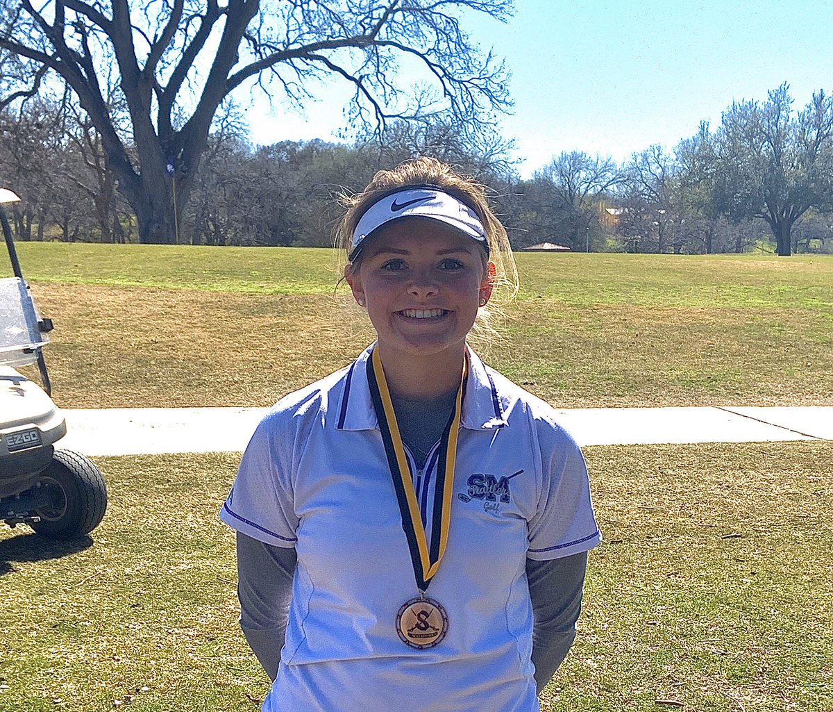 Kat3lynF's tweet photo. Shot an 84. Started off with a bad first 9, but turned it around and shot even par on my last 9. Oh also came home with that bling 😍 https://t.co/ereoZqAoku