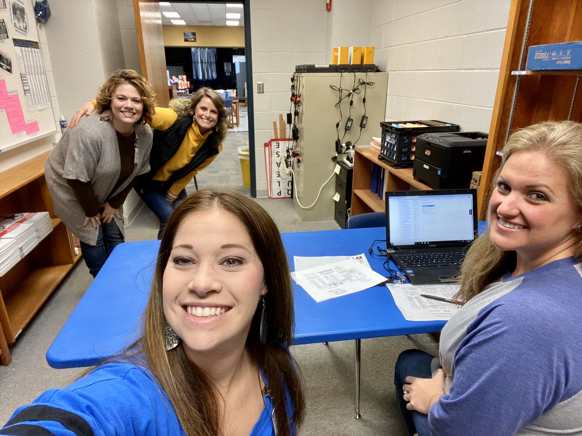 jennychapp's tweet photo. TEAMwork to help get through this last day of Benchmarks! @LampasasMS #ThinkBigLISD https://t.co/V0wjI2cMhn