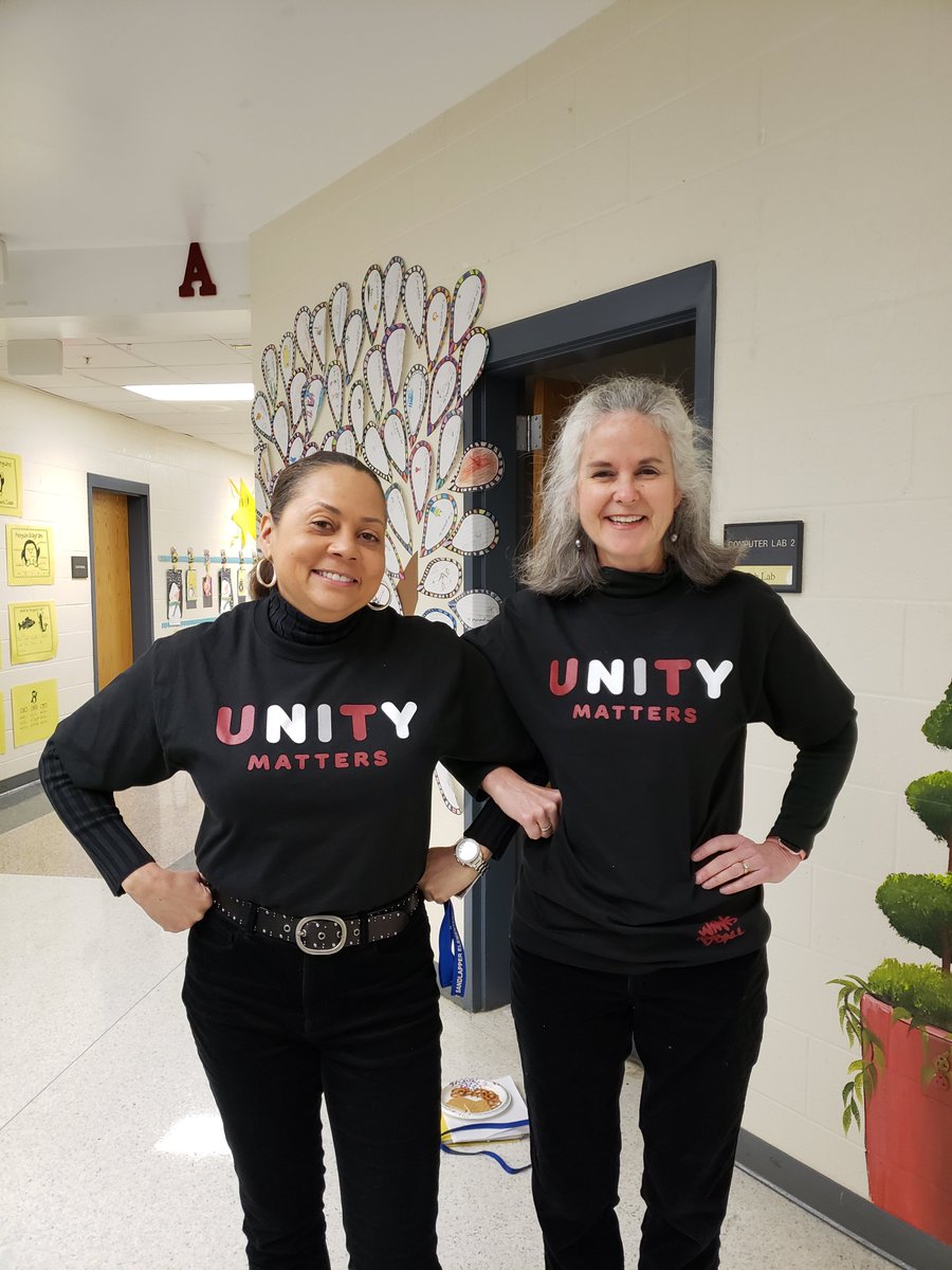 cclarkson2's tweet photo. We are United! @SEstarsR2 @LDawkins14 @dawnstaley @DrBaronDavis #premierstars #SEBHSPIRITWEEK https://t.co/Wz5ZqjD4gh