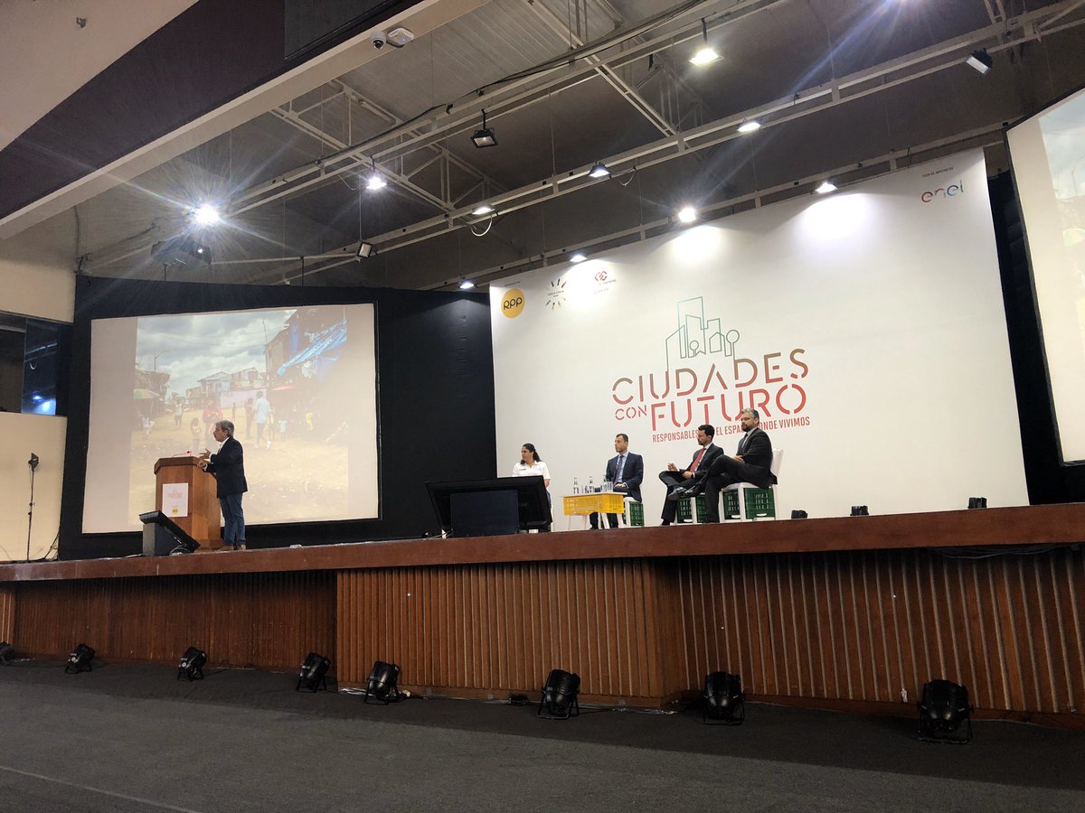 HBarentzen's tweet photo. ¡Las ciudades están en constante crecimiento! Ya inició el foro de @RPPNoticias, un espacio donde identificaremos oportunidades para lograr construir #CiudadesConFuturo. https://t.co/0luwCROpQ6