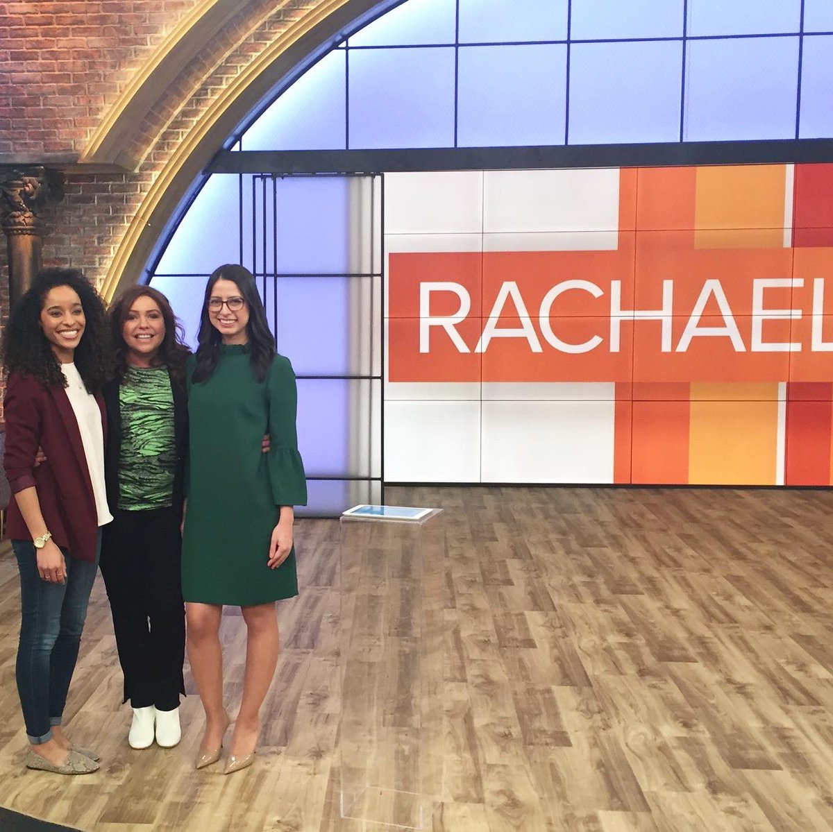 Makerealcents's tweet image. Make sure you tune in to the @RachaelRayShow today. I’ll be on the money segment, show airs at 2:00pm eastern on ABC! #SetYourDVR