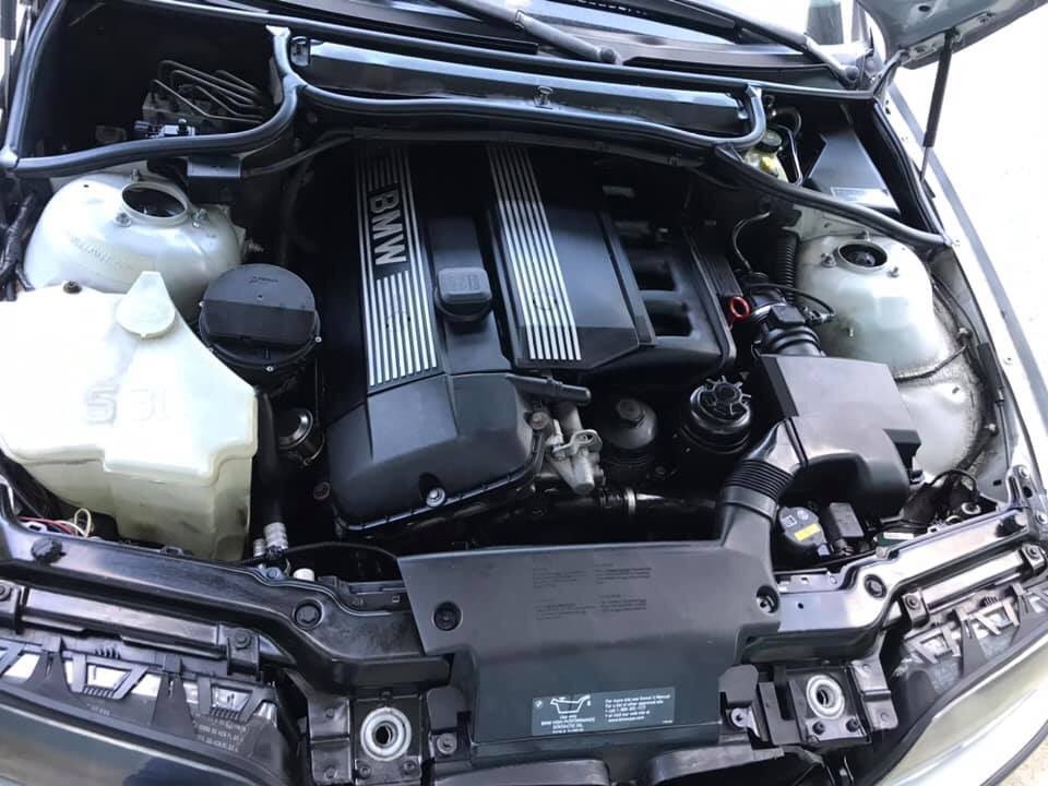 Se vende BMW e46 323i más información al DM, urge vender, si me pudieran ayudar con dándole RT!!!