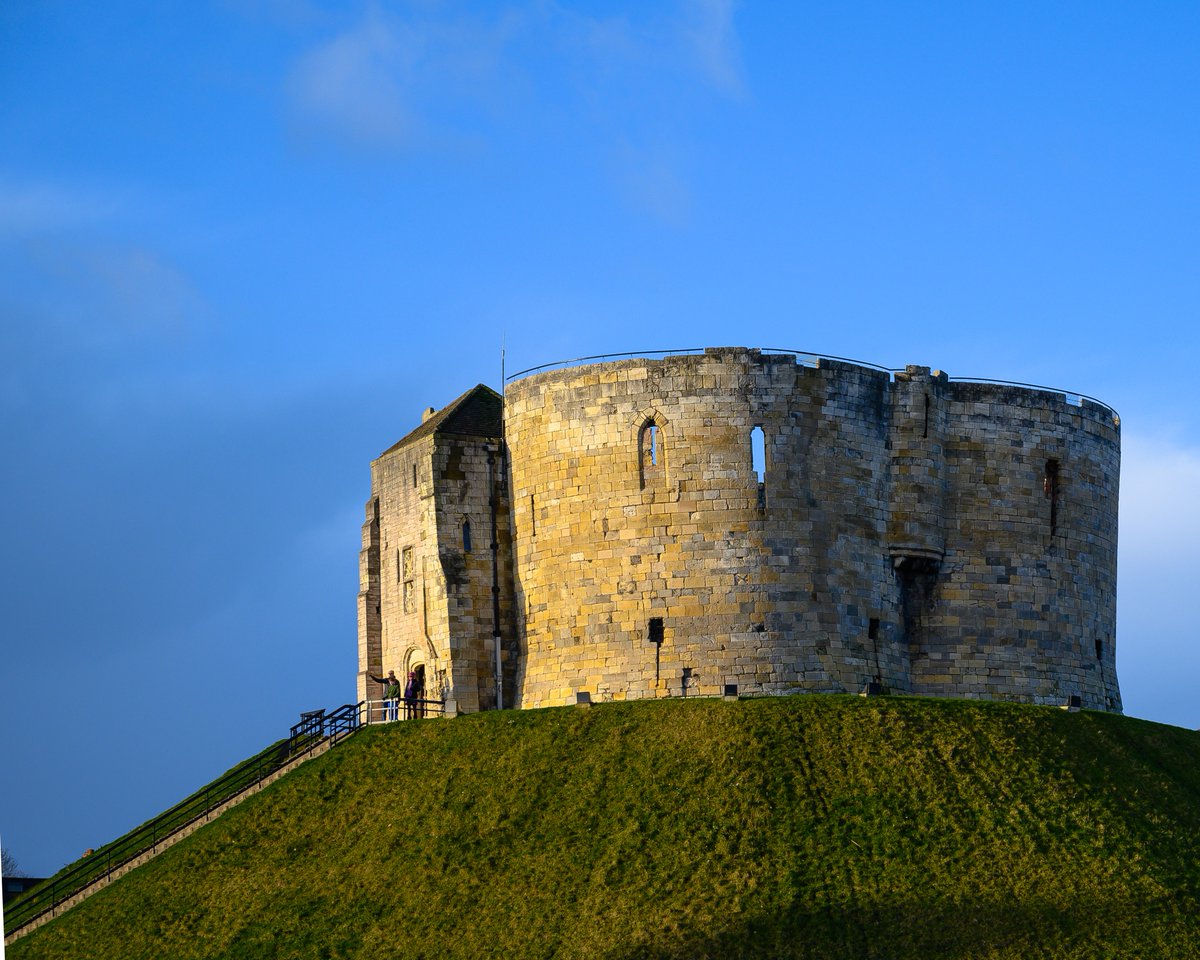 FoneFixYork's tweet photo. Okay... would very much prefer the sun back in York now. Thanks. #FridayThoughts #York #FridayMotivation https://t.co/DSEatfibc3