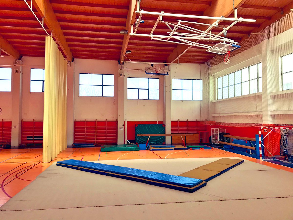 LARARM86's tweet photo. Ultimando detalles para próximas competiciones de nuestras federadas. @GSDcdeportivo @andresclavero80 #gimnasiaartistica https://t.co/kb9JHO9ZPn