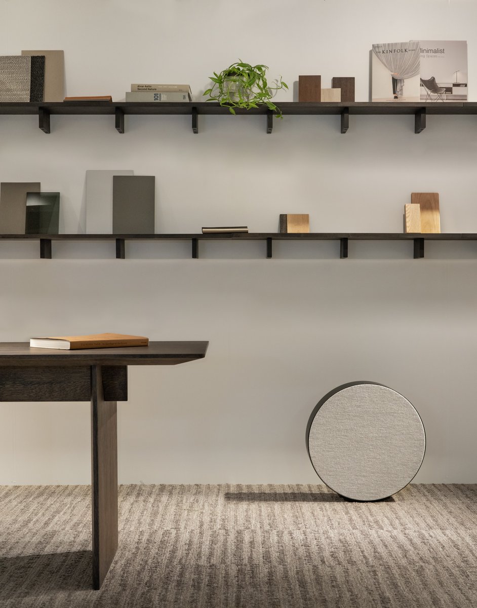 Currently on show in the Isetan Department Store in Shinjuku is a curated exhibition showcasing Danish audio brand Bang and Olufsen’s “Contrast Collection” and Karimoku Case Study’s furniture collection.
The exhibition runs until the 10th March.