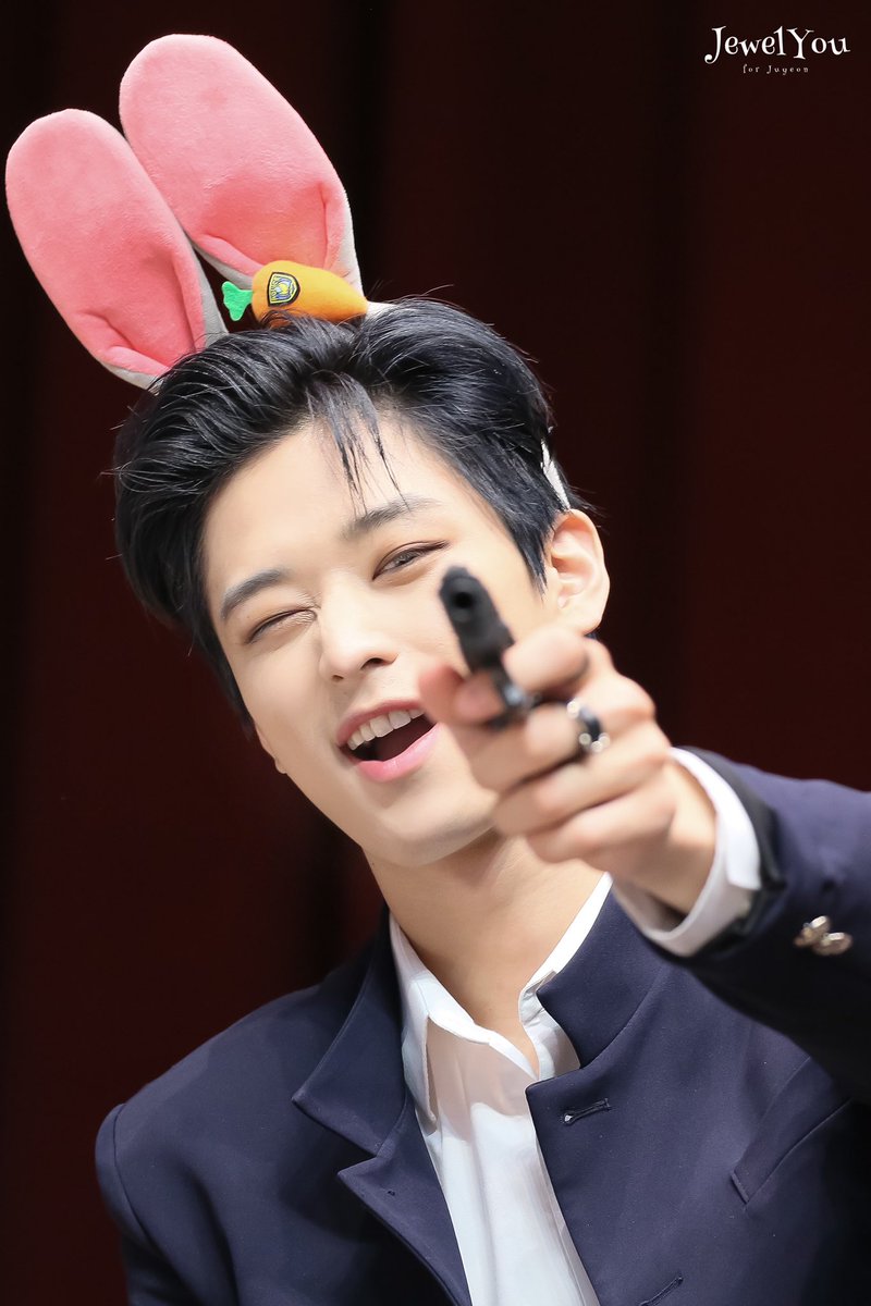 200222 팬싸
주연토끼🐰🔫part2
#더보이즈 #THEBOYZ #주연 #이주연 #JUYEON <a href="/Creker_THEBOYZ/">☁️</a> <a href="/_we_the_boyz/">Hwall.</a>  #빛나는주연💎