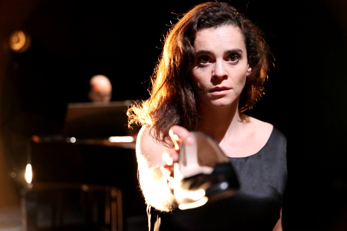 📻 À vos postes : branchez-vous sur <a href="/RFI/">RFI</a> à 15h30 et 21h30 ! Reportage sur "Un Voyage d'Hiver" dans l'émission Vous m'en direz des nouvelles (@VMDNRFI) de Jean-François Cadet ! 
@theatreathenee 
▶️ rfi.fr/fr/podcasts/vo…
#rfi #Radio #medias #unvoyagedhiver #schubert #Paris