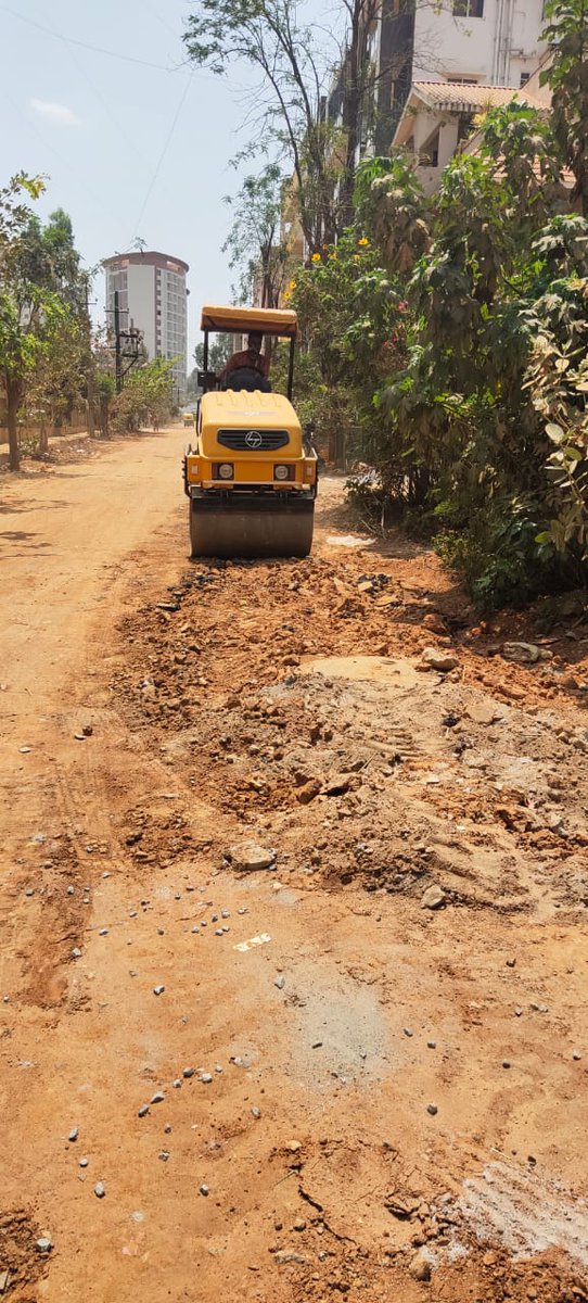 kdevforum's tweet photo. @ArvindLBJP @ArvindLBJP ಒಳ್ಳೆಯ ಕೆಲಸಕಾರ್ಯಗಳಿಗೆ ಧನ್ಯವಾದಳು.ದಯವಿಟ್ಟು ವಾರ್ಡ್ 150ರ ರಸ್ತೆ ಡಾಂಬರೀಕರಣ ಕಾರ್ಯ ಪ್ರಾರಂಬಿಸಬೇಕಾಗಿ ವಿನಂತಿ.ಈ ವಾರ ಶುಭ್ ಎಂಕ್ಲೆವೆ(#SubhEnclave) ಬಡಾವಣೆಯಲ್ಲಿ ದ್ವಿಚಕ್ರ ಚಲಿಸುತ್ತಿದ್ದ ಒಬ್ಬರಿಗೆ ರಸ್ತೆ ಅಫಘಾತದಿಂದ ಆಸ್ಪತ್ರೆಯಲ್ಲಿ ಧಾಖಲಾಗಿದ್ದರೆ.ಓನರ್ಸ್ ಕೋರ್ಟ್(#OwnersCourt) ನಿವಾಸಿಗಳ ಸ್ಥಿತಿಯು ಇದೆ. https://t.co/vikvVDdo9e