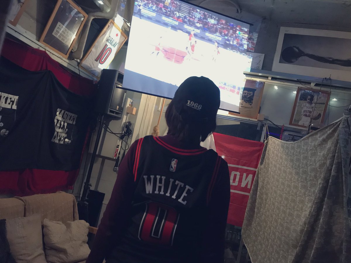 hojaluna's tweet photo. 良寛さん @mdrs_t の現地入手🐂🎽
Coby White @CobyWhite *\(^o^)/*
#NBA #NBATwitter #NBAWear #BullsNation #CHI #BULLS #ChicagoBulls #WSHvsCHI #basketballcafe @basketballcafe #BALLTONGUE #NBAフライデー https://t.co/pOsBqiSX7y