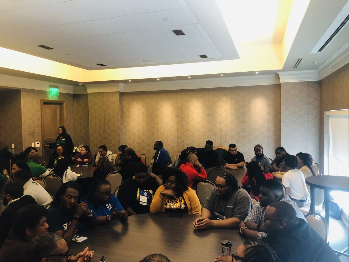 DM_UrFuturePrez's tweet photo. One of the most important spaces of exhales and rejuvenation for me as a Black professional... #SpeedMentoringForTheRaces #GradPro #NewPro #MidLevel #SeasonedSeasoned #WisdomSwopping @SEAHOconnect #SEAHO20 #SEAHO2020 👓#FutureInFocus #SEAHOAllYear @OmniLouisville 🏨 🐎🐎🐎 https://t.co/N2k7goLhmr