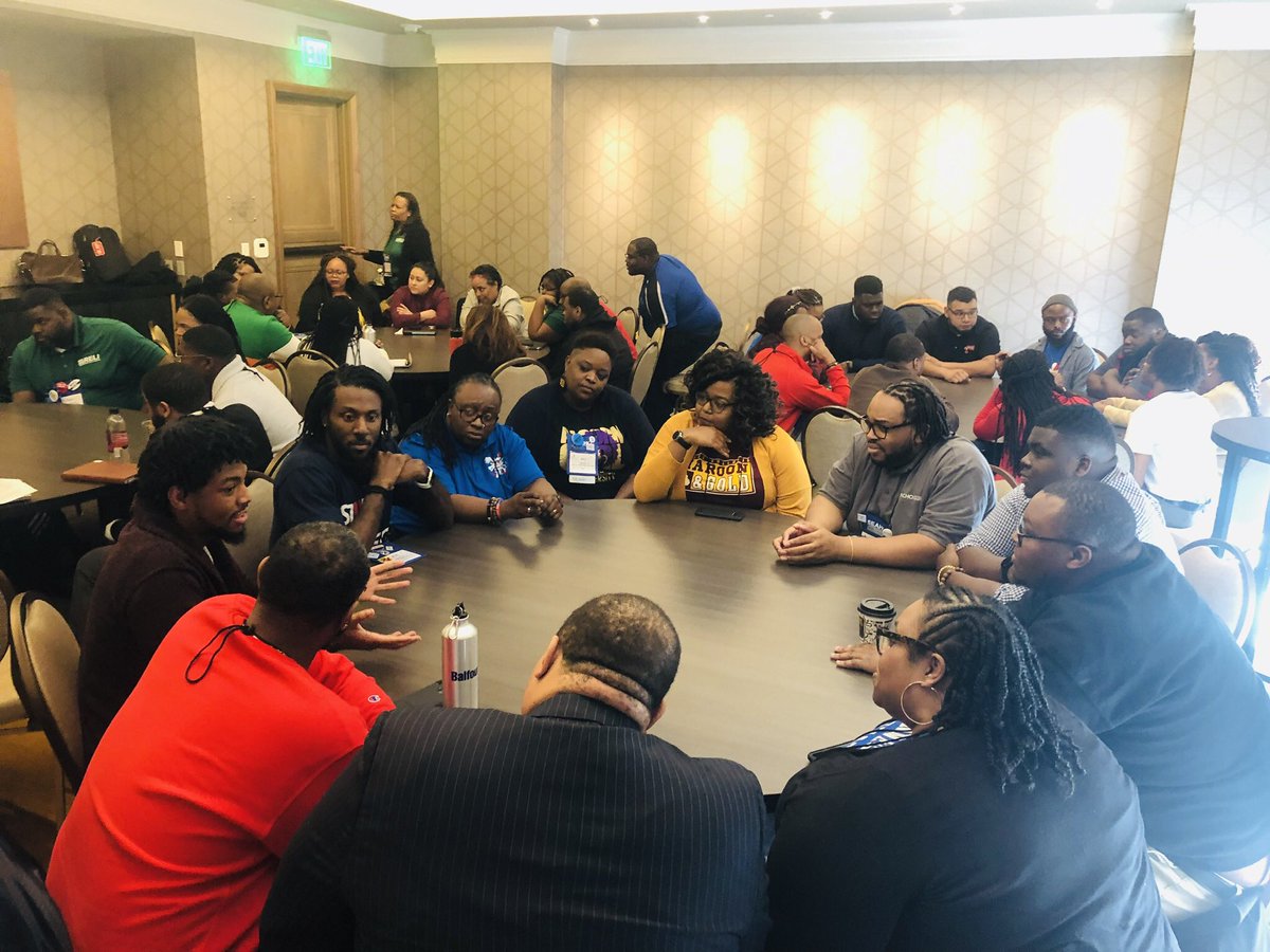 DM_UrFuturePrez's tweet photo. One of the most important spaces of exhales and rejuvenation for me as a Black professional... #SpeedMentoringForTheRaces #GradPro #NewPro #MidLevel #SeasonedSeasoned #WisdomSwopping @SEAHOconnect #SEAHO20 #SEAHO2020 👓#FutureInFocus #SEAHOAllYear @OmniLouisville 🏨 🐎🐎🐎 https://t.co/N2k7goLhmr
