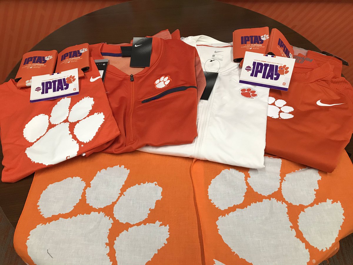 IPTAY's tweet image. 🔶 #SolidOrangeFriday Giveaway 🔶
  
Enter to win this #IPTAY Prize Pack! 
  
1️⃣ Follow @IPTAY 
2️⃣ Retweet and like this post
3️⃣ Mention 3 friends in the replies below ⤵️
  
We will select + contact the winner Monday (3/2/2020) at noon
  
🔸🔸🔸🔸🔸🔸🔸🔸🔸🔸🔸🔸