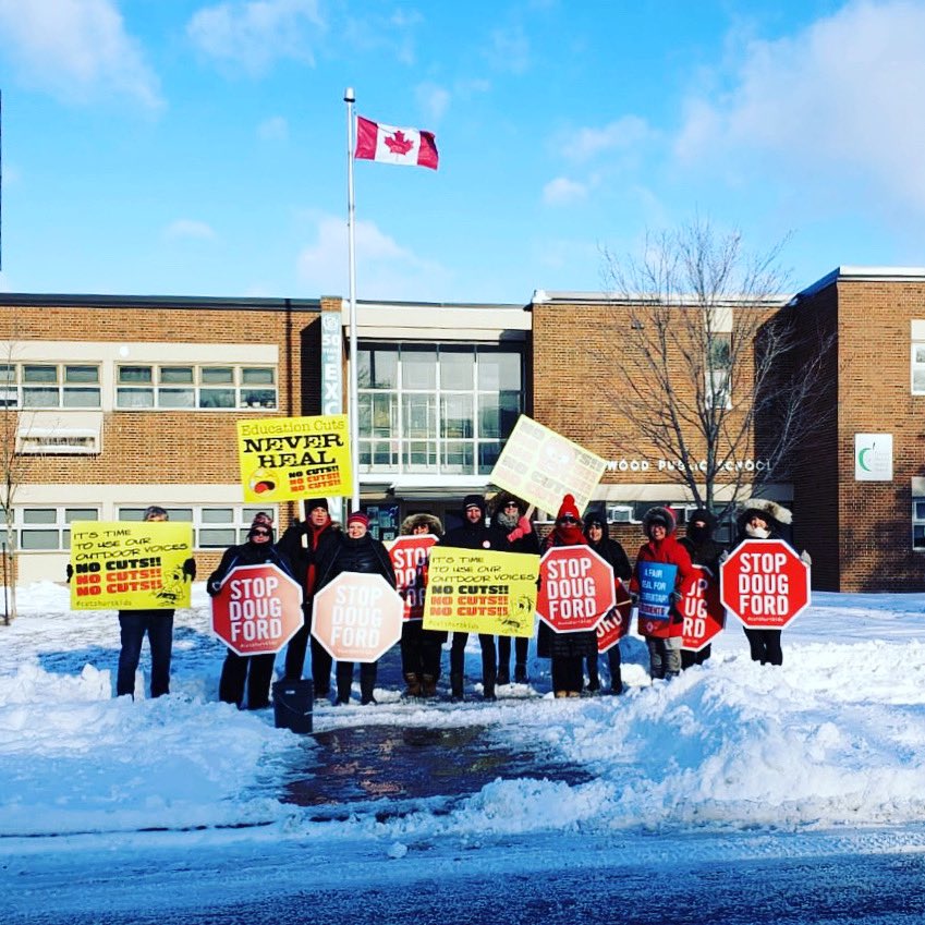 ms_magentapuppy's tweet photo. Morning picket. It was a chilly start to the day but our spirits continue to stay lifted. ✊🍎 #cutshurtkids #nocutstoeducation #etfostrong #redfored #solidarity #onted #istrikebecause #ETFOstrike @ElemTeachersTO @etfopresident @ETFOeducators https://t.co/OeetEsN1sp