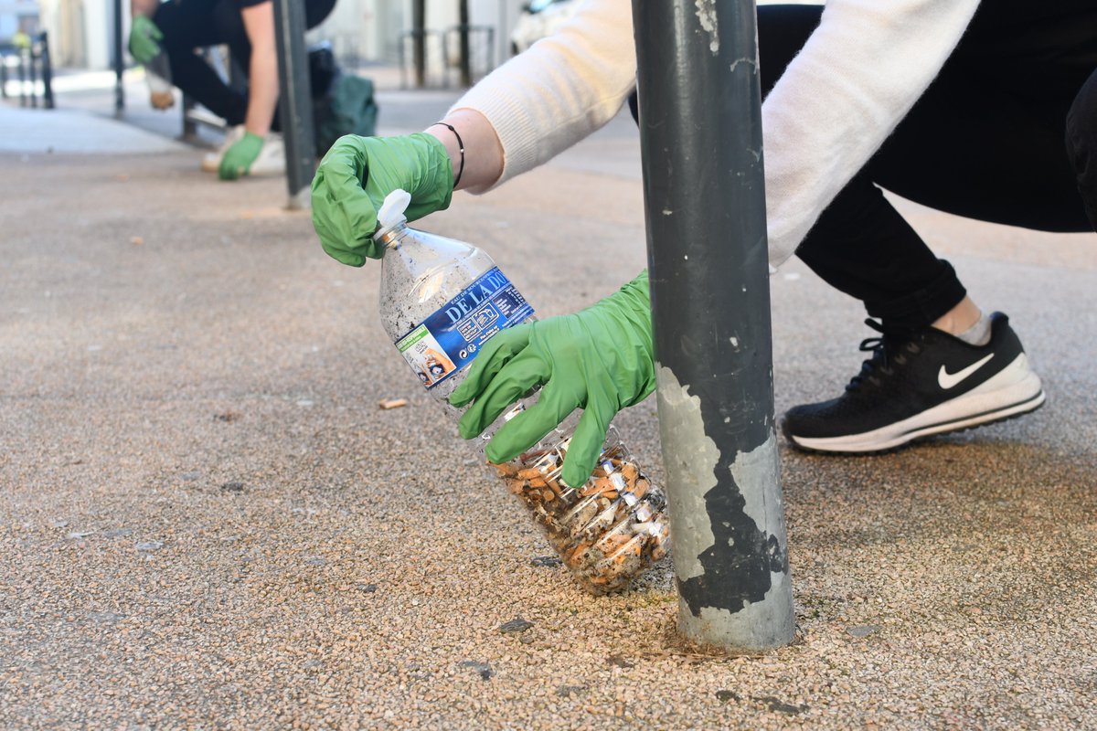 #optic2000sengage en organisant avec @Lakaa_off une première collecte de déchets à Voiron (38) 👏🌱🌍 Résultat : 15 000 mégots ramassés et 2,5 bennes remplies ! Bravo à tous les bénévoles : l'association 18 mois et notre magasin <a href="/optic2000/">Groupement Optic 2000</a> de Voiron et ses clients.