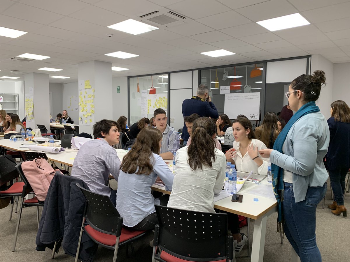UEValencia's tweet photo. Nervios, ilusión y muchas ganas de aportar soluciones creativas e innovadoras con las que trasformar y mejorar la sociedad. Esto es lo que se respira entre los equipos participantes en el #HackathonUEV. Ya están ultimando sus proyectos. ¡Y tienen muuuy buena pinta! https://t.co/P2lhpE0pRn