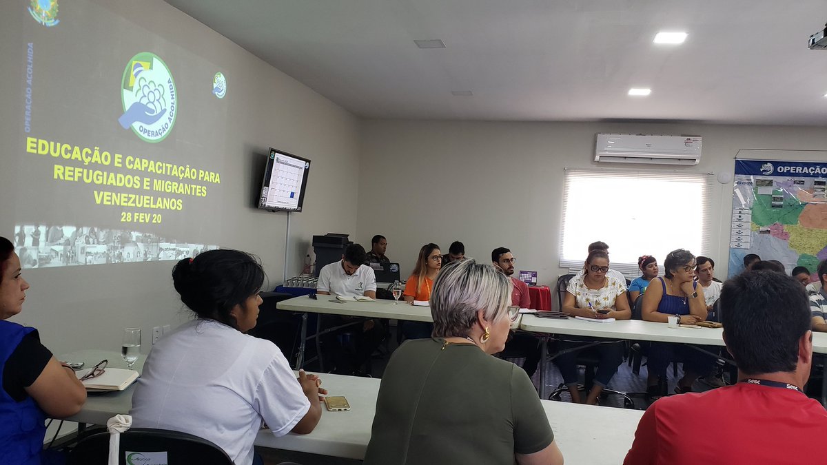 visaomundialbr's tweet photo. Manhã de trabalho na base da @OpAcolhida em Boa Vista (RR). @visaomundialbr e agências humanitárias participam de encontro sobre capacitação e educação para refugiados e migrantes venezuelanos. #VMBEmergência #HEA #Hopewithoutborders #EsperanzasinFronteras https://t.co/gYM1VCj70x