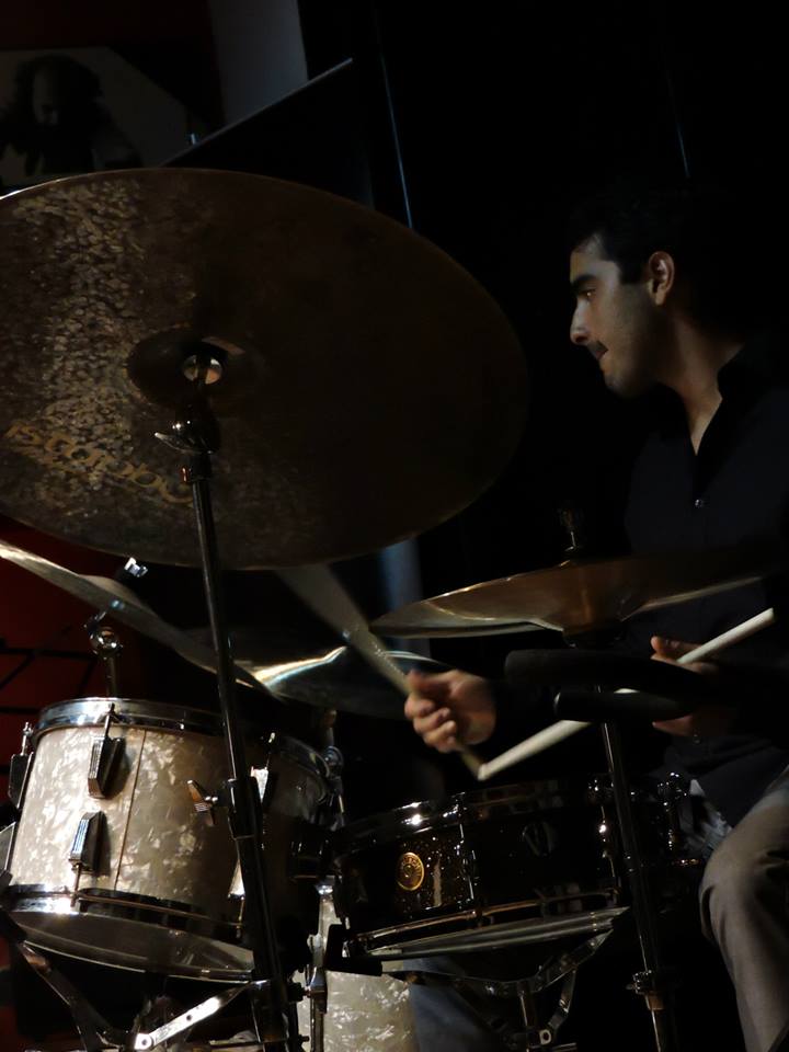 Esta noche en Thelonious:

21h Miguel Jiménez Trío, entrada $3000
23h Félix Lecaros, Agustín Moya, Roberto C. Lecaros, entrada $5000

Reservas:
theloniouschile@gmail.com
227357962