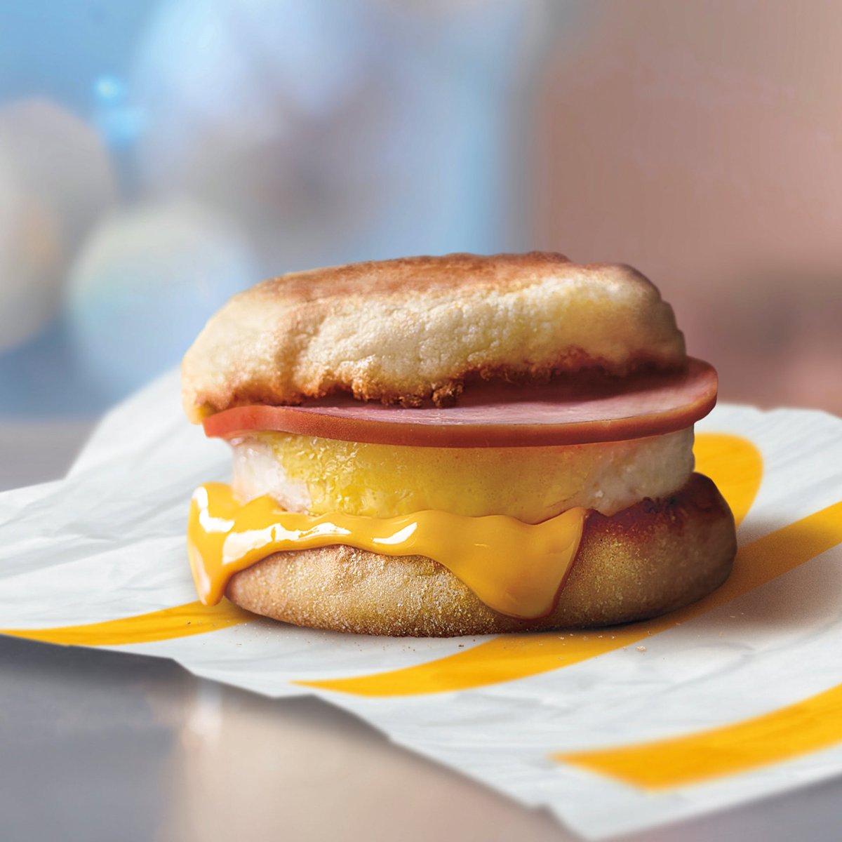 FastFoodMaven's tweet photo. #BreakfastWar : @McDonalds Corp. to disrupt Monday's national launch of @Wendys by giving away #free #EggMcMuffins ... https://t.co/SLfii0FIWd #fastfood #breakfast https://t.co/MWnTcZu3Z3