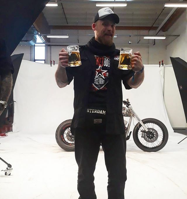 rocketbobs's tweet image. That time one of your team photobombs your bike’s shoot 😡 @custombike_magazine #europeanbikerbuildoff #westillwon #thereisnoiinteam #hesadik #bestoftimes instagram.com/p/B9HTIkHBSF_/