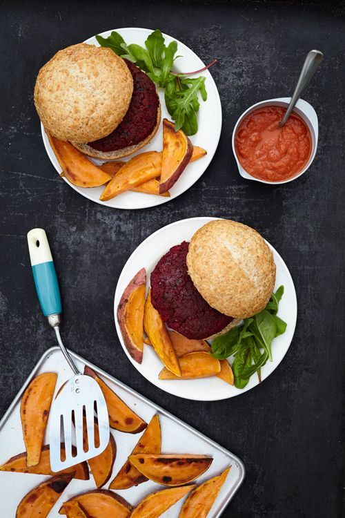 UKFoodPlan's tweet photo. #schoolchefs get your free recipe pack created by award-winning school chefs. #UKFoodPlan #schoollunch Full of costed, fresh &amp; nutritious recipes like Beetroot Burgers with BBQ Sauce and Sweet Potato Wedges @EDUcateringmag https://t.co/qL95XoNDJZ https://t.co/UayuF6FjrU