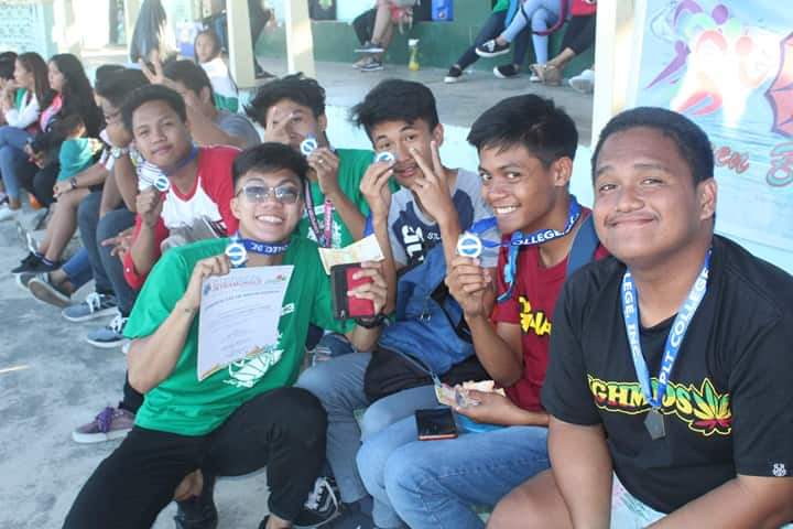 Luwidziithegr8's tweet photo. Eh kasi champion!
#lateee https://t.co/gV1yEEi33w