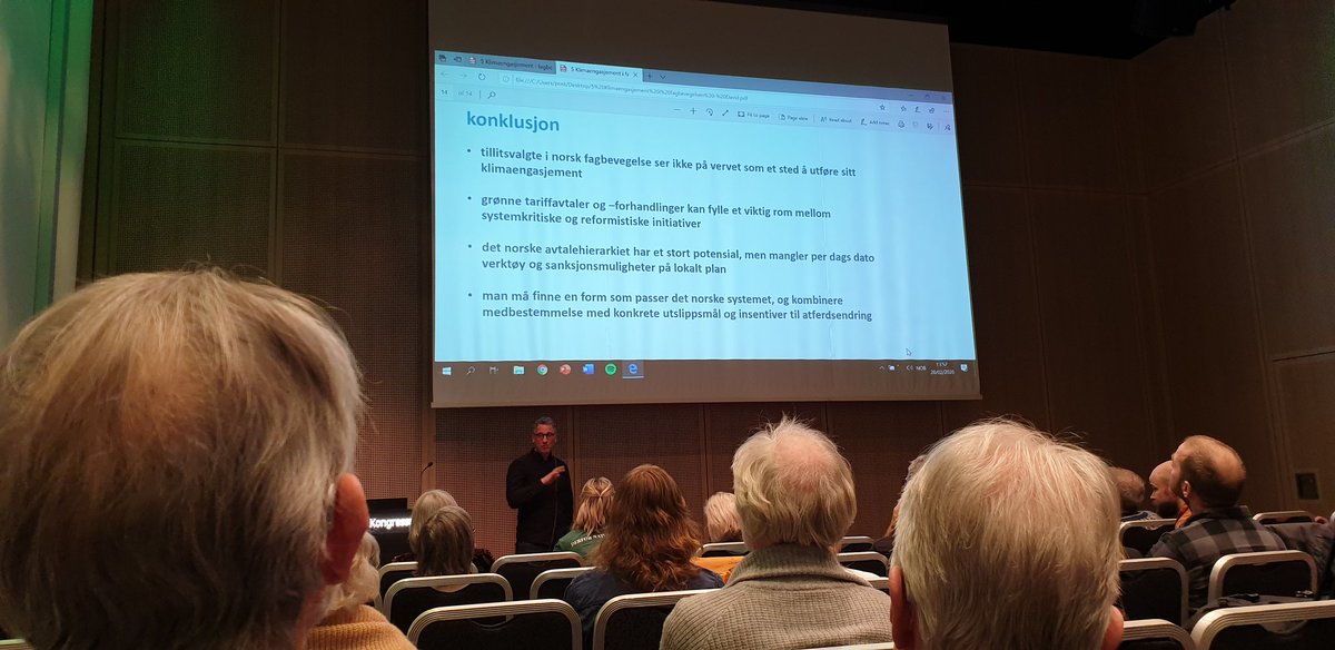 Solblid's tweet photo. Ungdommen streiker 😃 Hvorfor bruker ikke fagbevegelsen retten til politisk streik til å kreve klimahandling? 🌏 Konferansen Broen til framtiden er en god start, men vi trenger å jobbe mer sammen for en rettferdig omstilling til #klimajobber @Spireorg https://t.co/0pwL3yNDyA