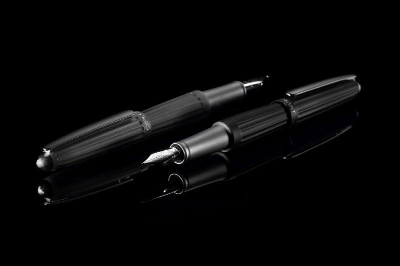 This tone-on-tone Diplomat Pen is stylish, eye-catching and understated, for every kind of writing #stationeryaddict #pens #inkspiration bit.ly/3agPGfM