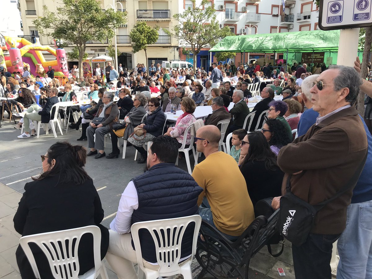 🇳🇬El coro carnavalero de Huelva “Así soy yo” 🎭, dirigido por Manuel Tirado y del que forma parte un grupo de sanjuaneros, actúa con motivo del #DíadeAndalucía 2020. Vente a la Plaza de España y colabora con la Hermandad de San Isidro Labrador‼️ 🟢⚪️🟢