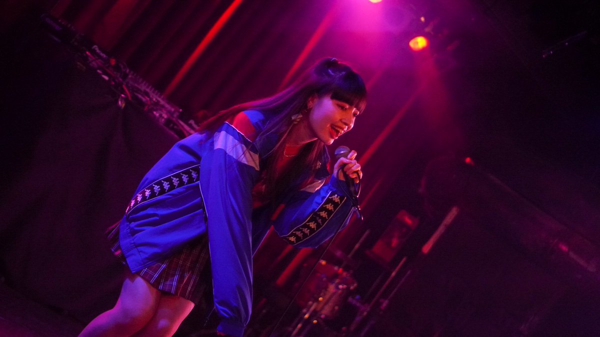 TRIGGERFES's tweet photo. 〈 TRIGGER FES 2020 "Dawn" 〉

📎LIVE REPORT📎 

【 #MANON 】

会場の色を変え、彩りを添えたのはMANON。キュートなポップチューンからチルアウトなナンバーまでくるくると変わるステージから目が離せない！自然と体が解けて揺れる心地よい空間が広がった💭 https://t.co/DyhwNIXkFq