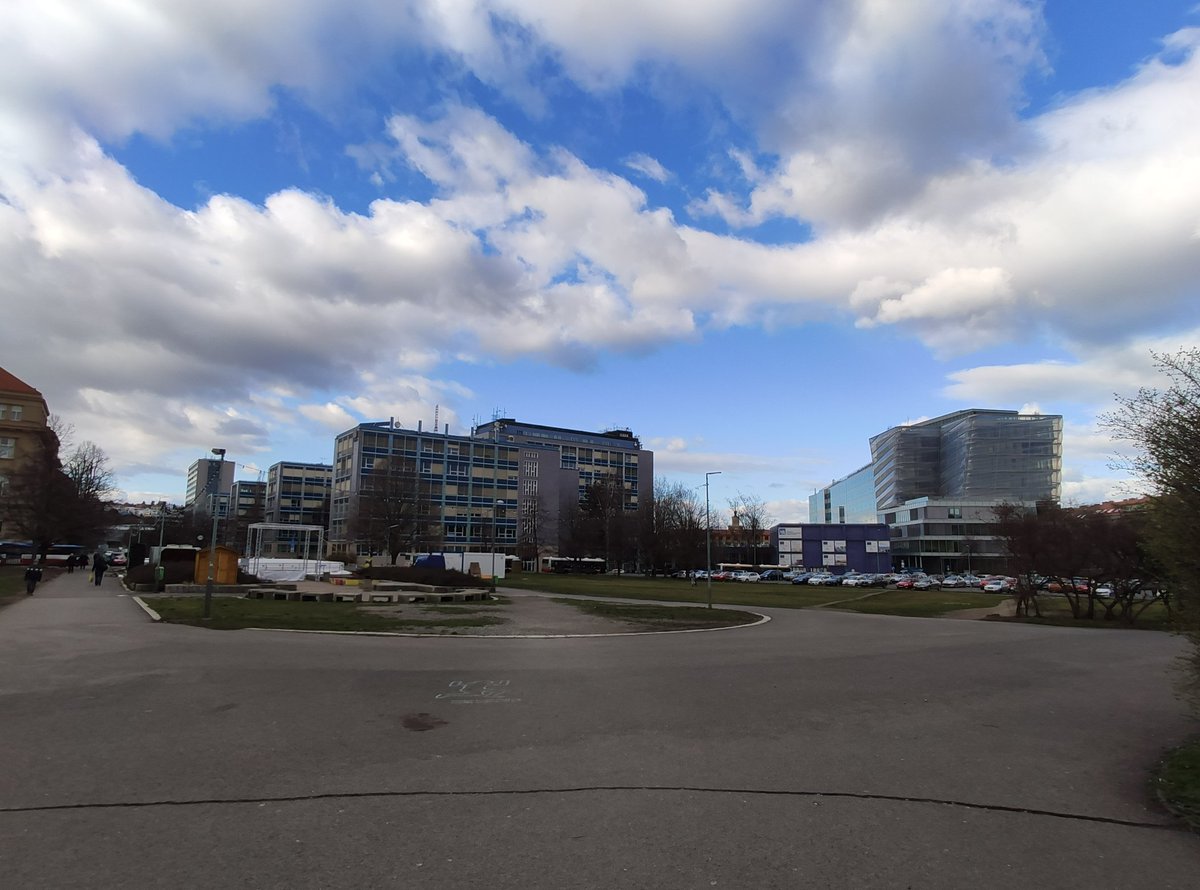 la_femme_it's tweet image. @Profinit_EU tým je rdy mentorovat na #hackfit @FIT_CTU  ;) zajímavá témata, už se těšíme, kdo a jak se jich zhostí!