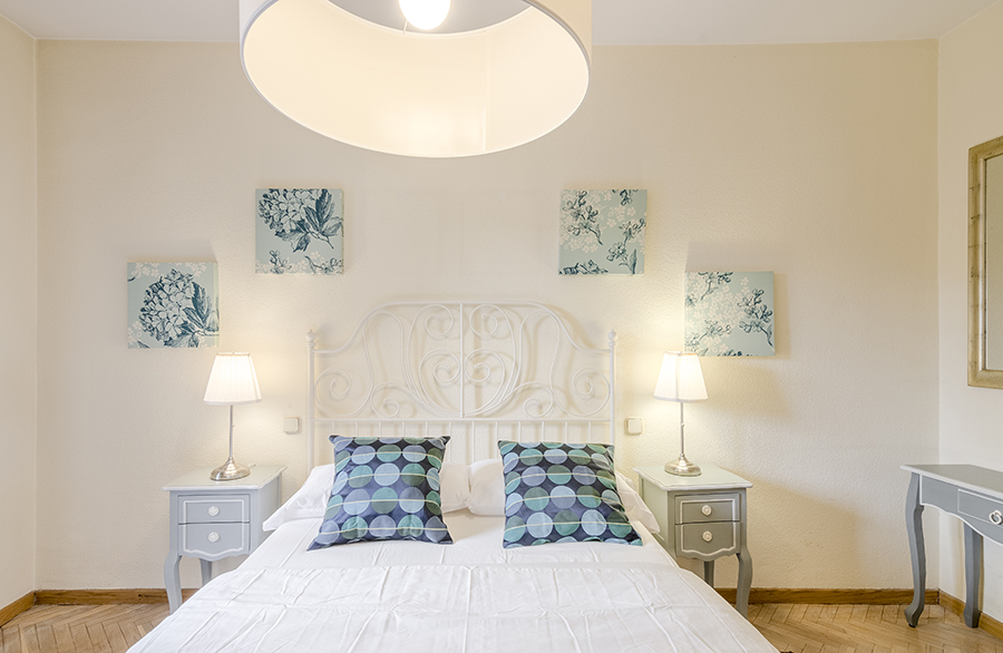 CrossCheckMAD's tweet photo. apartamento de un dormitorio con capacidad para 3-4 personas. A pocos pasos del Teatro Real y del Mercado de San Miguel de Madrid.
https://t.co/pqIDyWpjkp
#apartamentoturistico #apartamentosturisticos #madrid #descubremadrid #viajar #vacaciones2020 https://t.co/SqIOZpl8Zu