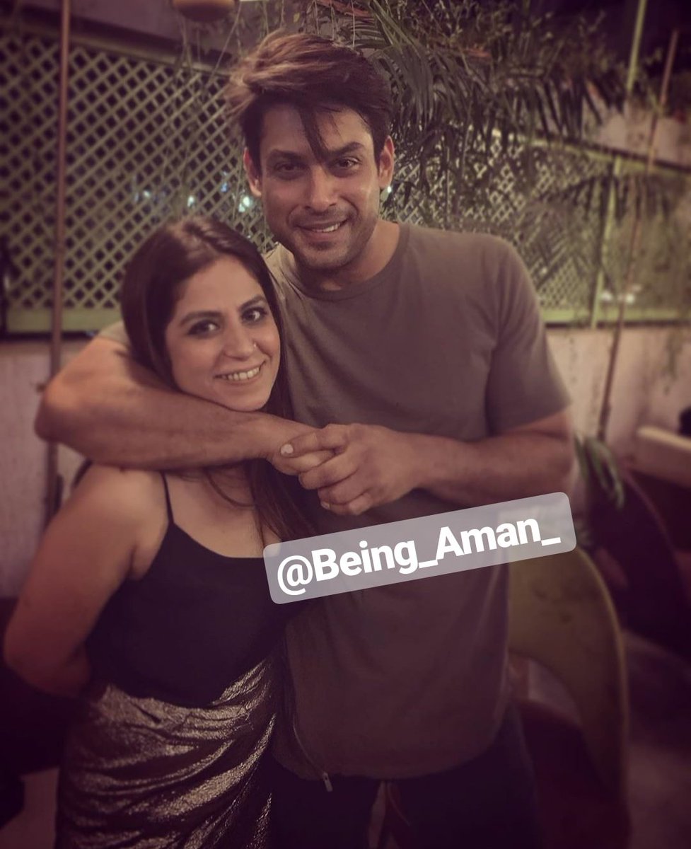 hello2128's tweet image. What if Sana give a photo in this same position but with some other guy then sid.

Sid nd Sidnaaz fans will be like : Sana hamare sid ko dhoka mat doo. Vo mature hai. Sana badal gai hai.💔💔😪😭😭 Awnananannanaaaaa 😂😂😂😂

#ShehnaazGill #CheapColorsTV