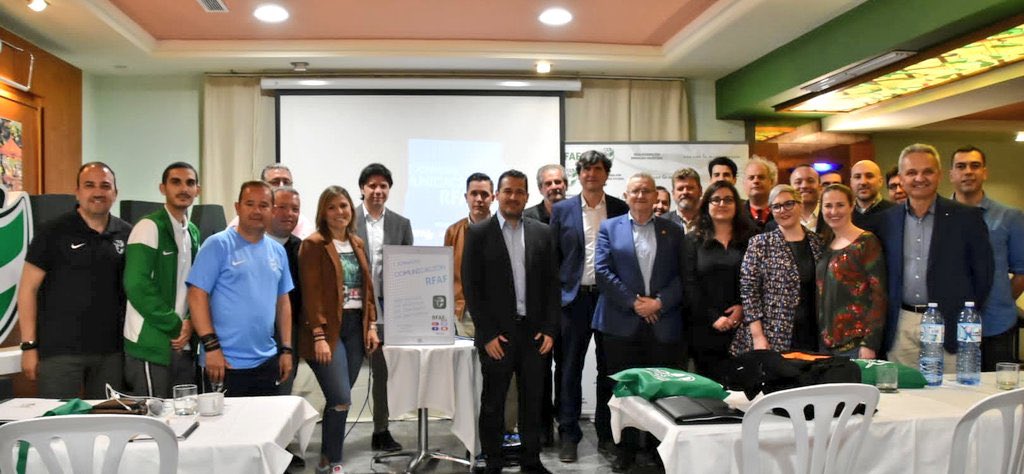 ATCF_Oficial's tweet photo. Nuestro compañero @albertomrc079 📹 representado a nuestro club 💙💙
En las Jornadas de comunicación de la @RFAF ⚽ junto con @JesusBotelloAD un grande del Scouting Deportivo 👨🏫
#ComunicionRFAF #NetworkingSD #DireccionYScoutingDeportivo
#sentimientoblaquiazul #Vamosalhaurin https://t.co/Ve25mOKX3S