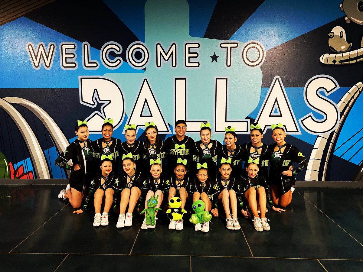 CheerForceOC's tweet image. Day 1 LET’S GOOOOO!👽 #onenationundergreen #greengang