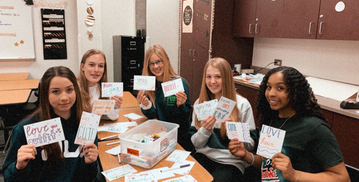 Coach105's tweet photo. Our Positive Reinforcement Club making kindness cards to give to students throughout our school❤️. #Spreadingkindness #pearsonpatriots https://t.co/fTXfALLl6B