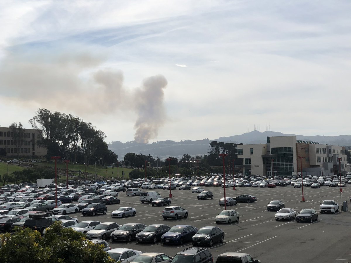 AGMaffei's tweet photo. View of the #BrunoFire on San Bruno Mountain from Archbishop Riordan High School @KTVU @abc7newsbayarea @KPIXtv @kron4news @nbcbayarea https://t.co/3eX6RGGqd2