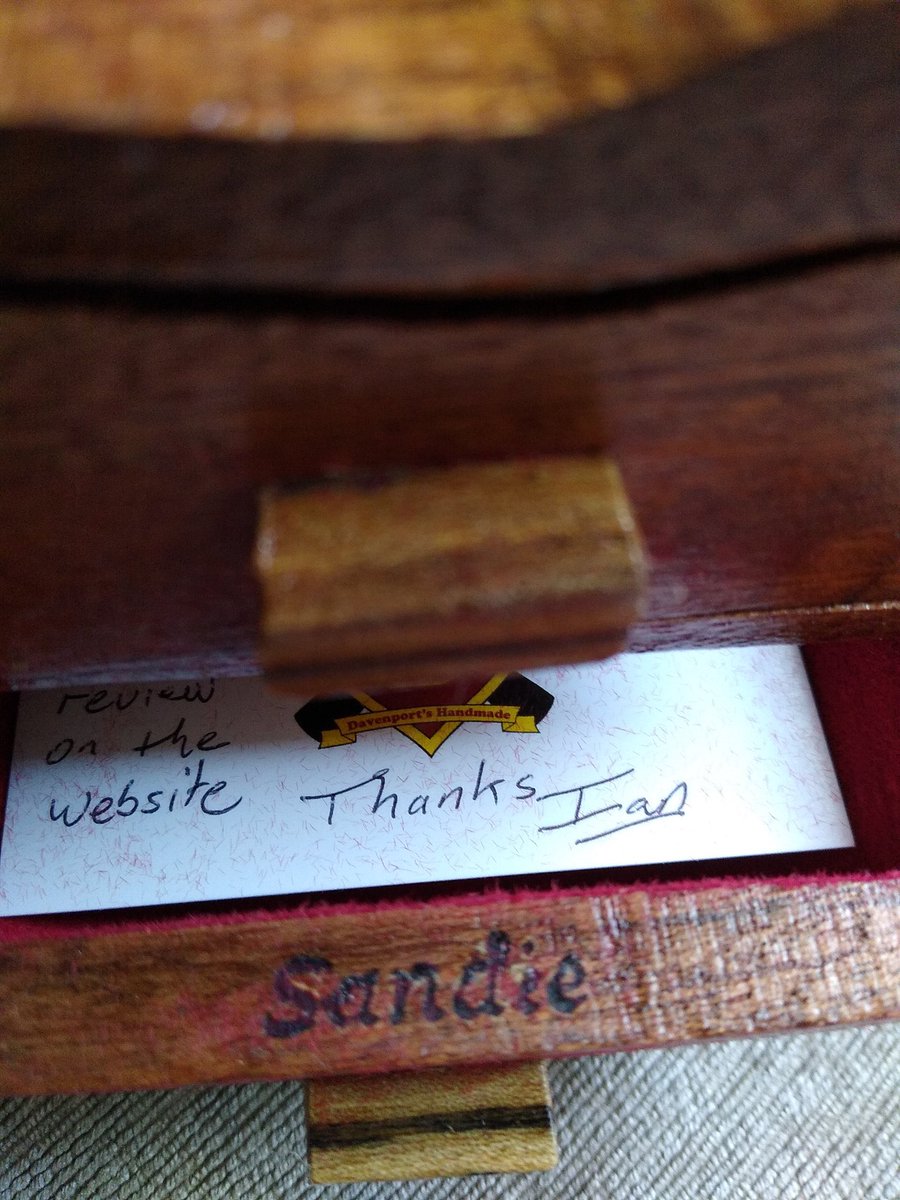 This week I received a 5 star review for this apple shaped jewllery box I made. This one even had a hidden engraving for the recipient. #H2H #craftfriday 

davenportshandmade.co.uk/product/apple-…