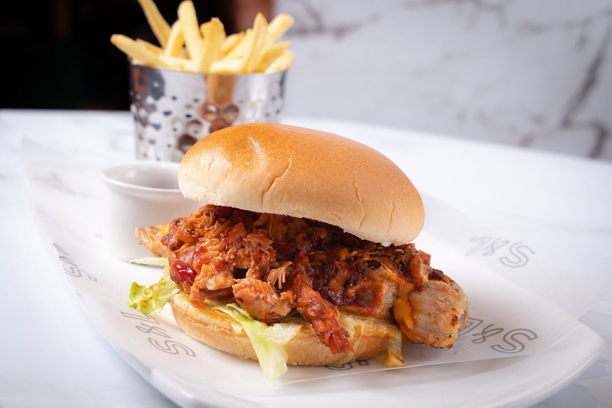 SlugMancPicc's tweet image. Check out our new CHICK, CHICK, CHICKEN BURGER!

Grilled chicken breast topped with chicken &amp;amp; chorizo, shredded shawarma chicken and cheese - served with fries and a bbq dip!

Just £10.49
Or get it on our burger and a drink deal for just £8 Mon-Fri!

#mealdeal #burger #foodies