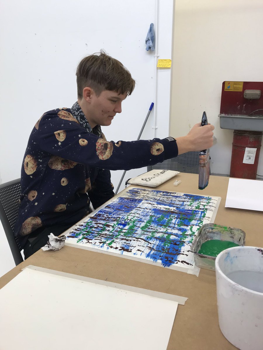 Gracestonesart's tweet photo. @hayleystokes12 and myself explored mark making techniques alongside coping strategies for mental health @LboroCA within drop-in workshops. It was a great success Looking forward to the exciting projects ahead! 

#artworkshop #collaborativeart #MentalHealthart #abfstepchangelboro https://t.co/utauAmi7ua
