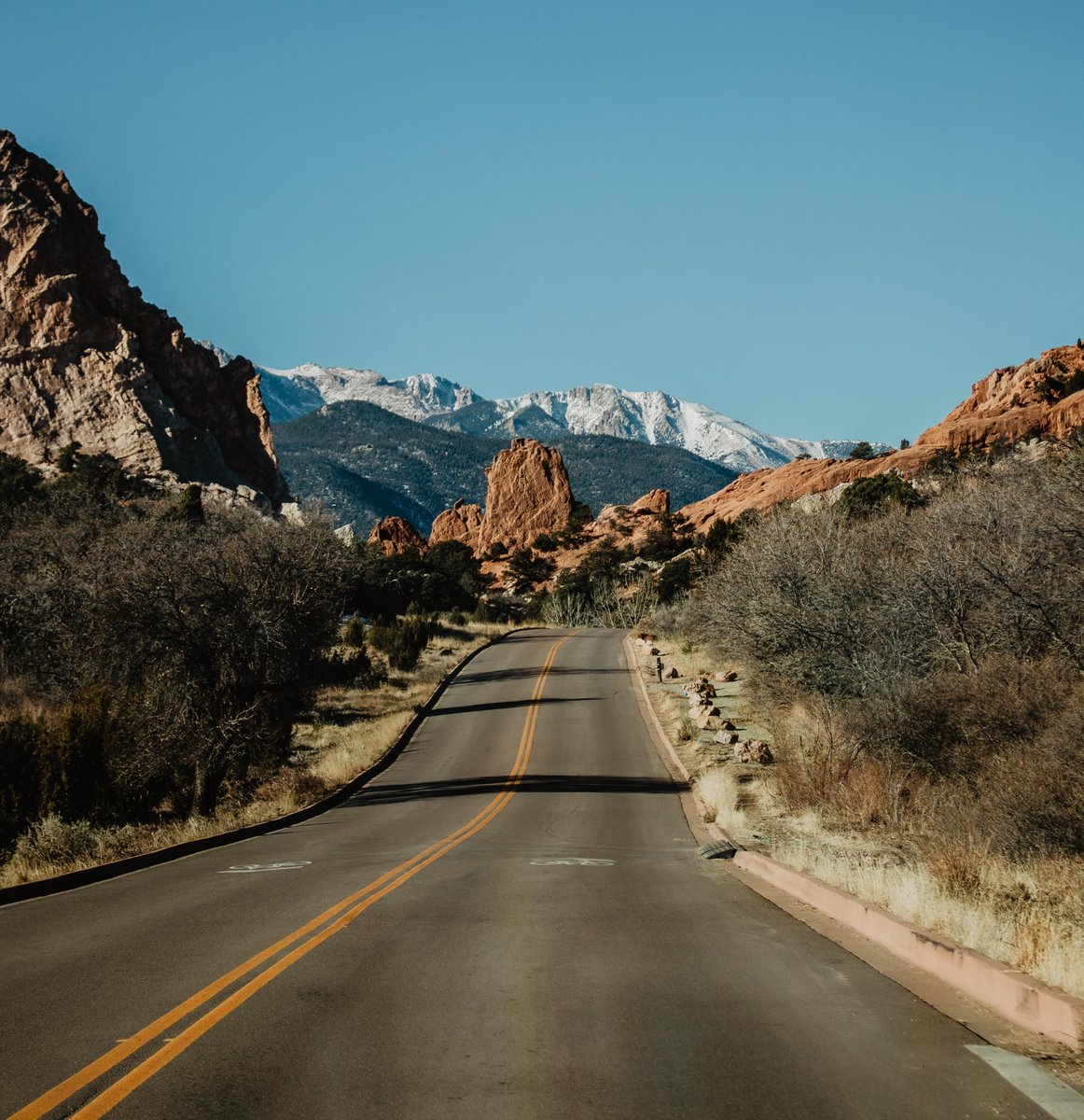 STQRY's tweet image. The quiet roads of Colorado run through miles of mountains, giving travelers incredible views without even leaving their car. 
.
.
@gardenofthegodspark
.
#gardenofthegods #OnCell #outdoors #digitalmedia #storytelling #parks #tourism