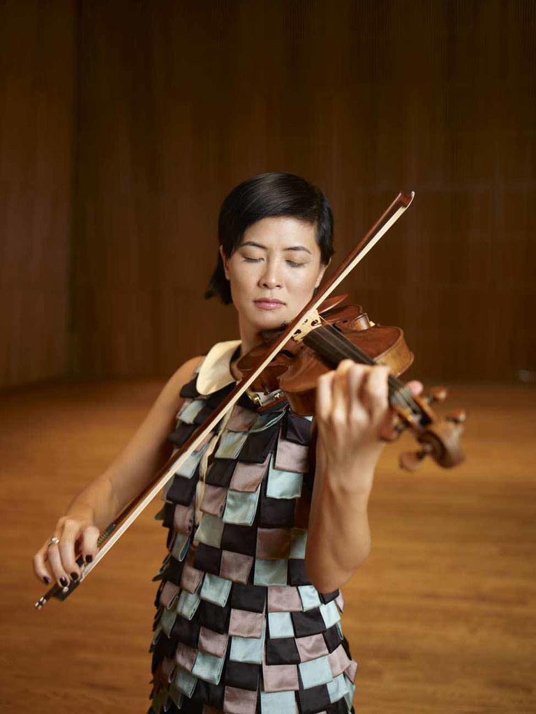 chi_sinfonietta's tweet photo. Virtuosic violinist @JenniferKoh1 commissioned @cbryanmusic's "Syzygy", which will premiere at Sight+Sound, March 7&amp;9. As well as being a renowned performer, Koh is also known for promoting inclusivity in the classical music space. #redefineclassical #musicspeaks #violinist https://t.co/MesjW7omjS