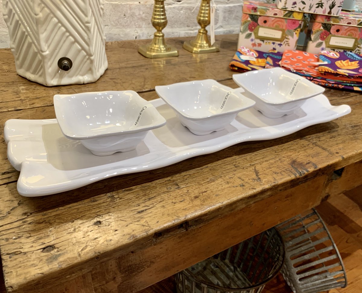 chestnutlane_'s tweet photo. Entertaining this weekend, this melamine appetizer set is perfect to set out for casual gathering!!
#qsquared #melamine #entertaining #chestnutlane #shoplocal #riverdistrict https://t.co/UcmuyjrIbH