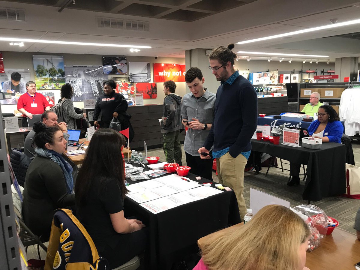 RPIAlumni's tweet image. The Class of 2020 is getting ready to join the ranks of #RPIAlumni as the road to graduation begins! #RPI2020 met with many offices and groups including the office of Alumni Relations at the Grad Fair! #RPI #Rensselaer #RPIAlumni #GradFair