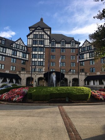 KEAUSA's tweet photo. This weekend we have Adam Z. Markham in The Pine Room @TheHotelRoanoke both Friday &amp; Saturday, February 28 &amp; 29, from 9pm-12am! https://t.co/Gwq9XDIHSG