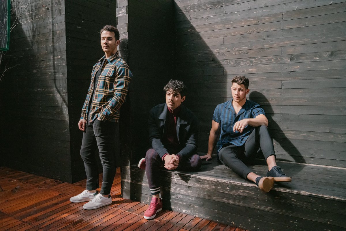 kevin jonas tweet media