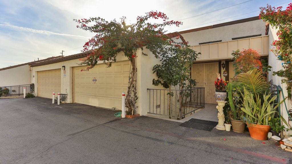 DKREteam's tweet photo. 902 S GARFIELD AVE | #justlisted this great 3 bed 3 bath #townhouse in #montereypark ☀️🙌🏻 #openhouse Saturday &amp; Sunday 2-4pm! 🎈 #condo #townhome #realestate https://t.co/lKTDSky3wr https://t.co/69EXfwttwa