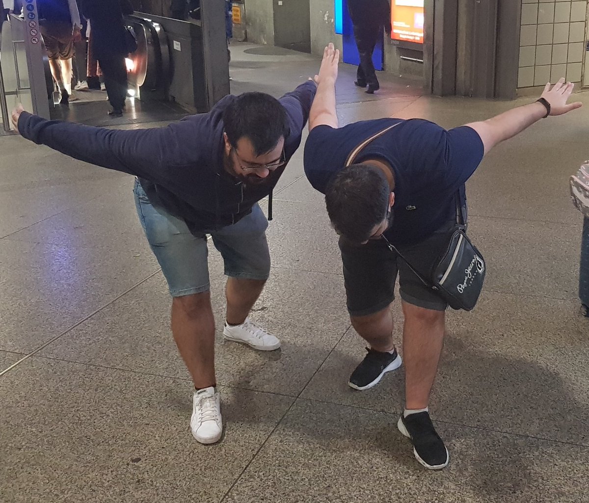 ElRichMC's tweet image. Dado que el día 1 de Marzo estaré jugando con @Felipez360 y @EvilAFM el CTM VANILLA V2, os comparto en exclusiva una foto de estos caballeros haciendo la pose de Naruto.

Fotógrafo: @ElRichMC