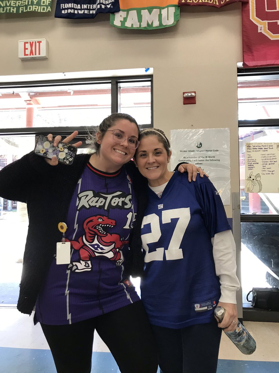 Dodge4Literacy's tweet photo. For the love of literacy 🥰 @WalkerMiddleIB @mizz_sgonzalez https://t.co/Bz6VJKo8Ei