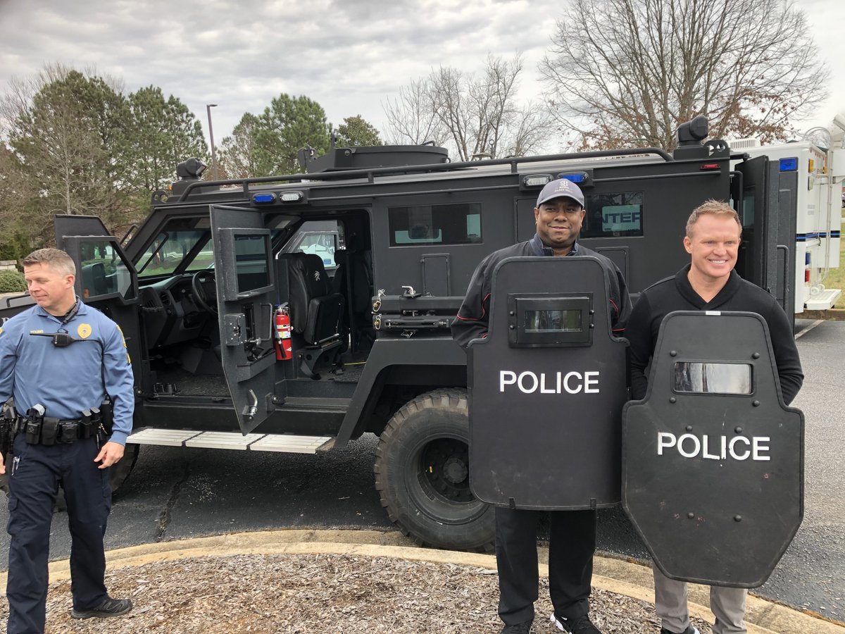 MovementFWD's tweet photo. Community and faith leaders in Athens-Clarke County participated in a police training with the OneCOP Initiative. They went through a "shoot don't shoot" simulation, ride alongs, and tours of the facilities.
#Supportingblue
#STBAthens2020
#OneCOP
#MovementForward https://t.co/Li9E19Y0j9
